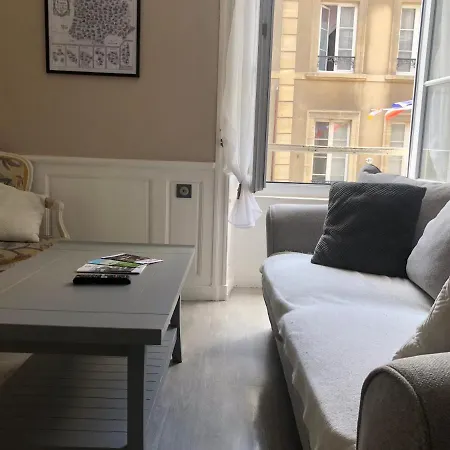 Type Haussmannien Centre - דירה *